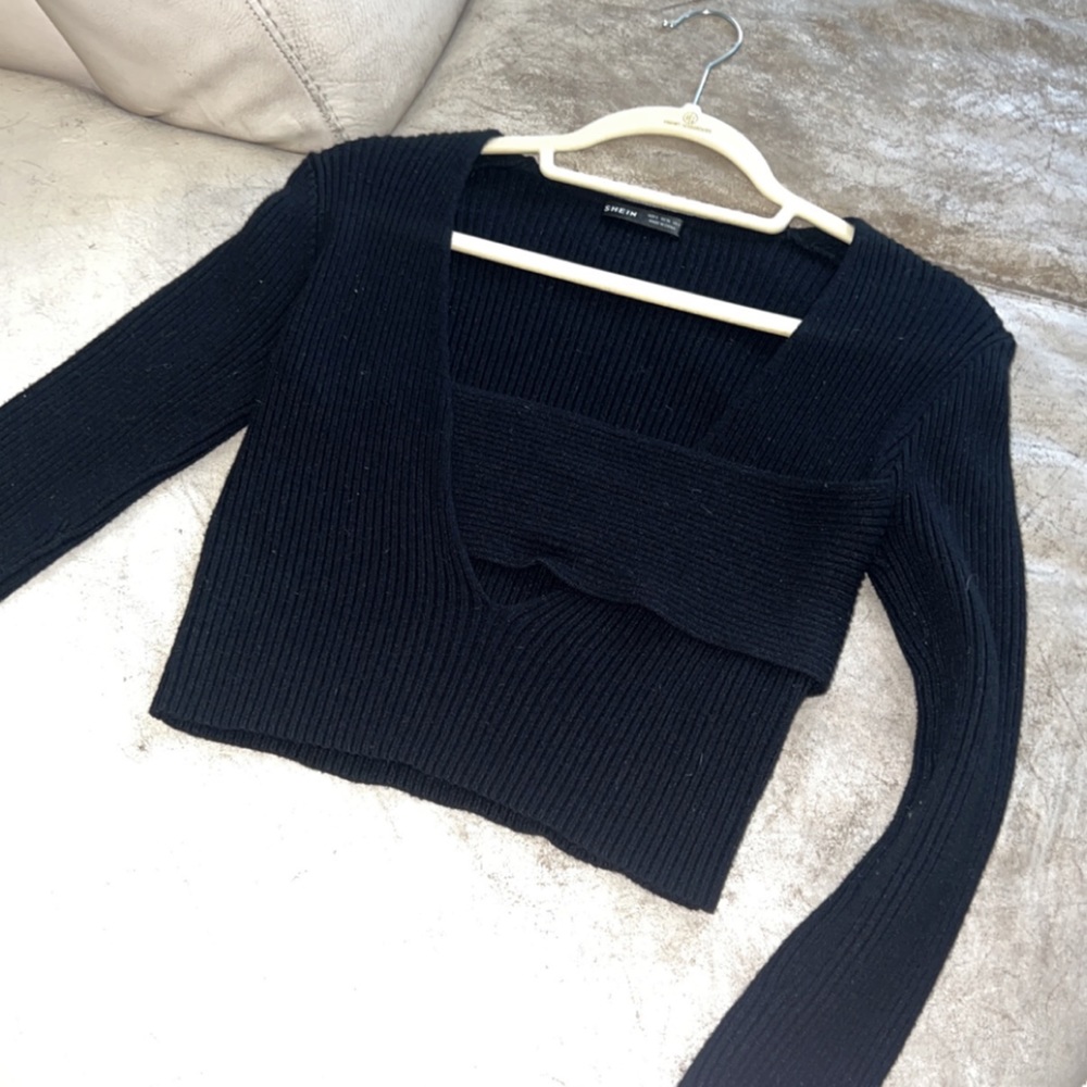 Black crop sweater